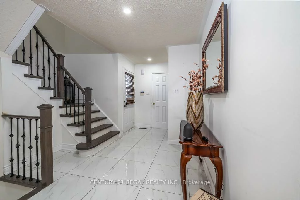 43, Waterton, Langstaff, Richmond Hill