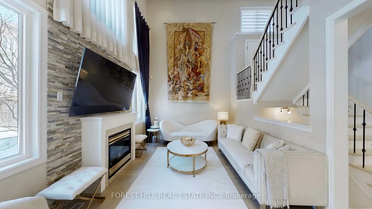 101, Ravine Edge, Jefferson, Richmond Hill