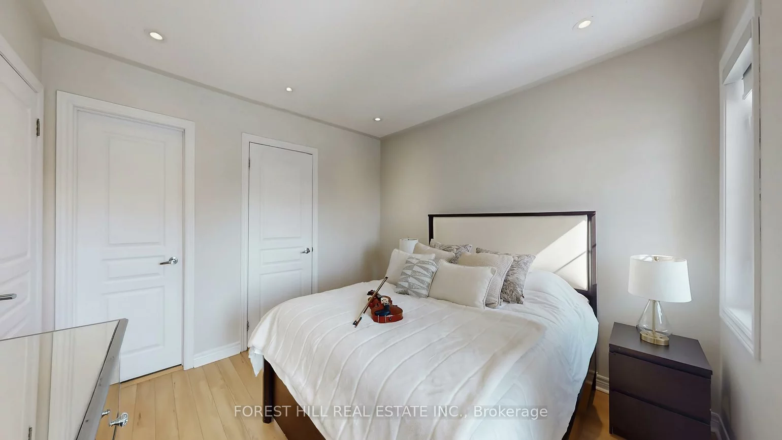 101, Ravine Edge, Jefferson, Richmond Hill