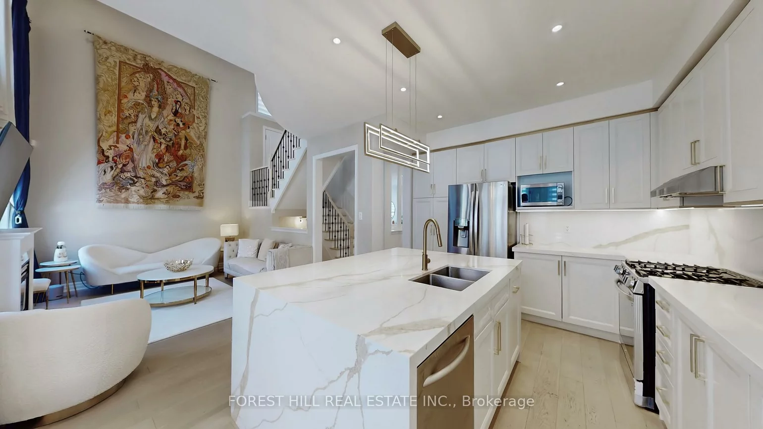 101, Ravine Edge, Jefferson, Richmond Hill