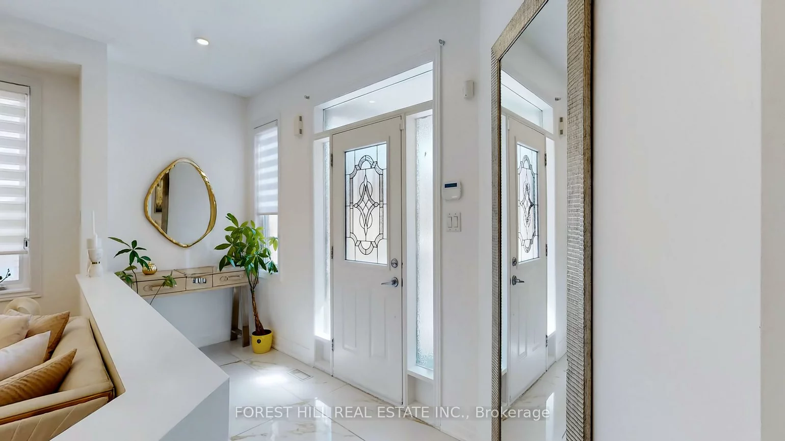 101, Ravine Edge, Jefferson, Richmond Hill