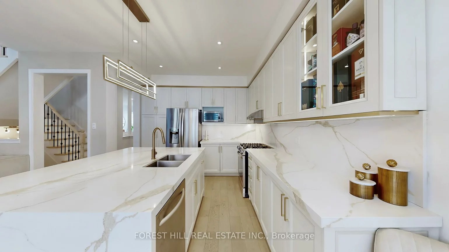 101, Ravine Edge, Jefferson, Richmond Hill