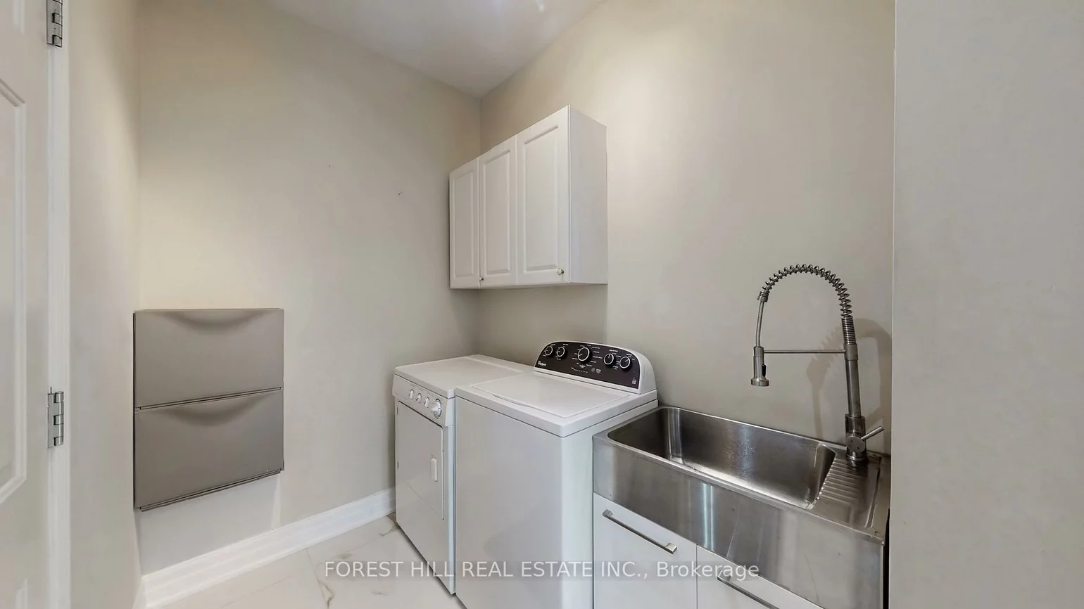 101, Ravine Edge, Jefferson, Richmond Hill