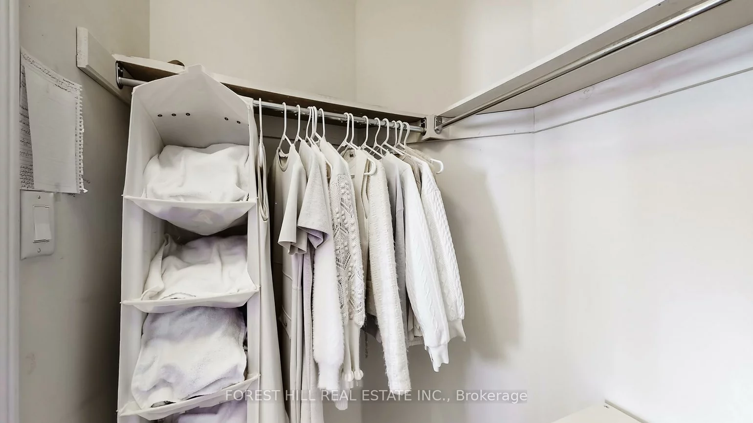 101, Ravine Edge, Jefferson, Richmond Hill