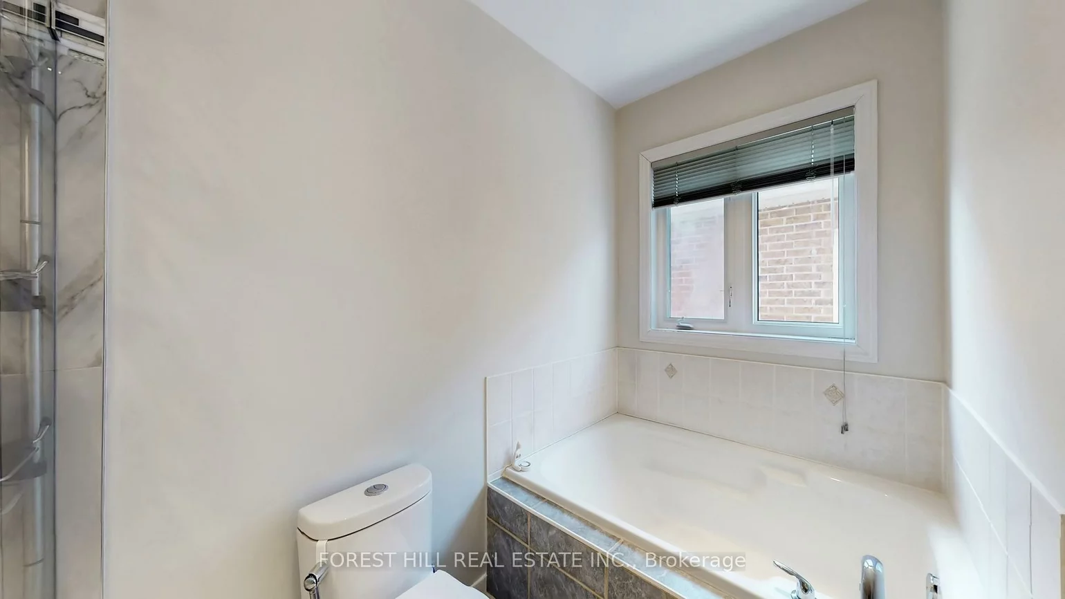 101, Ravine Edge, Jefferson, Richmond Hill