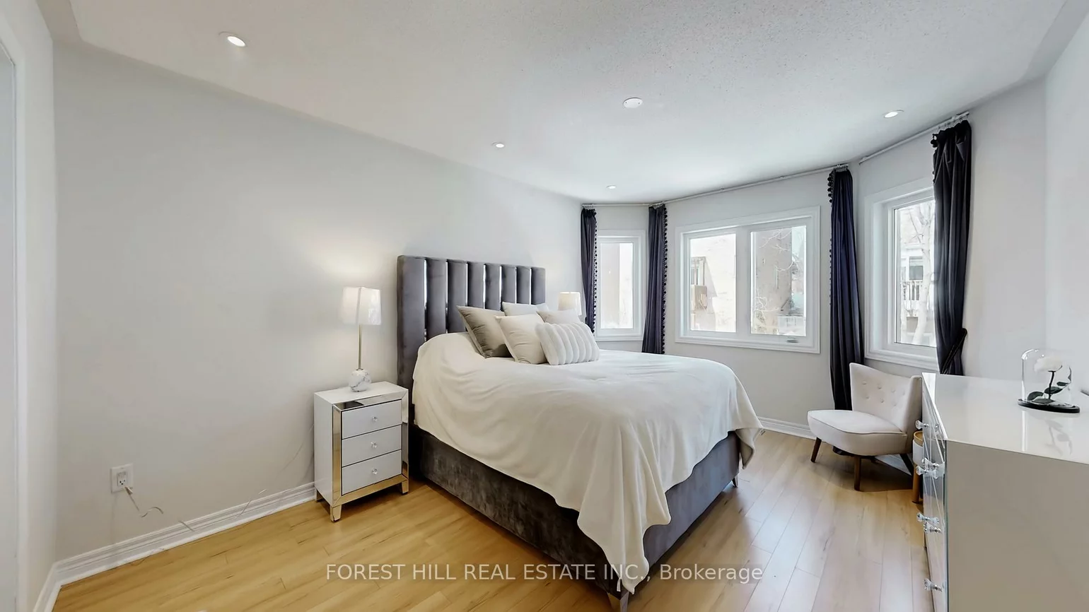 101, Ravine Edge, Jefferson, Richmond Hill