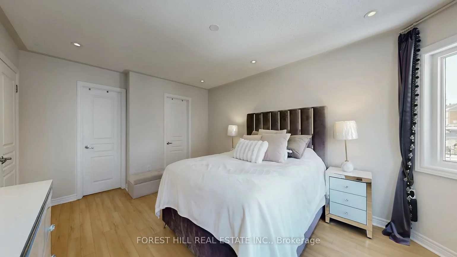 101, Ravine Edge, Jefferson, Richmond Hill