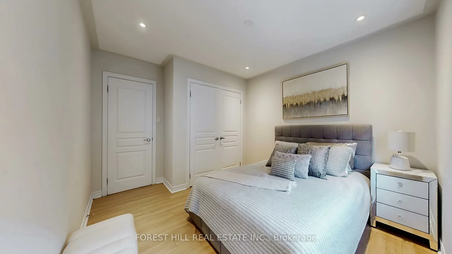 101, Ravine Edge, Jefferson, Richmond Hill