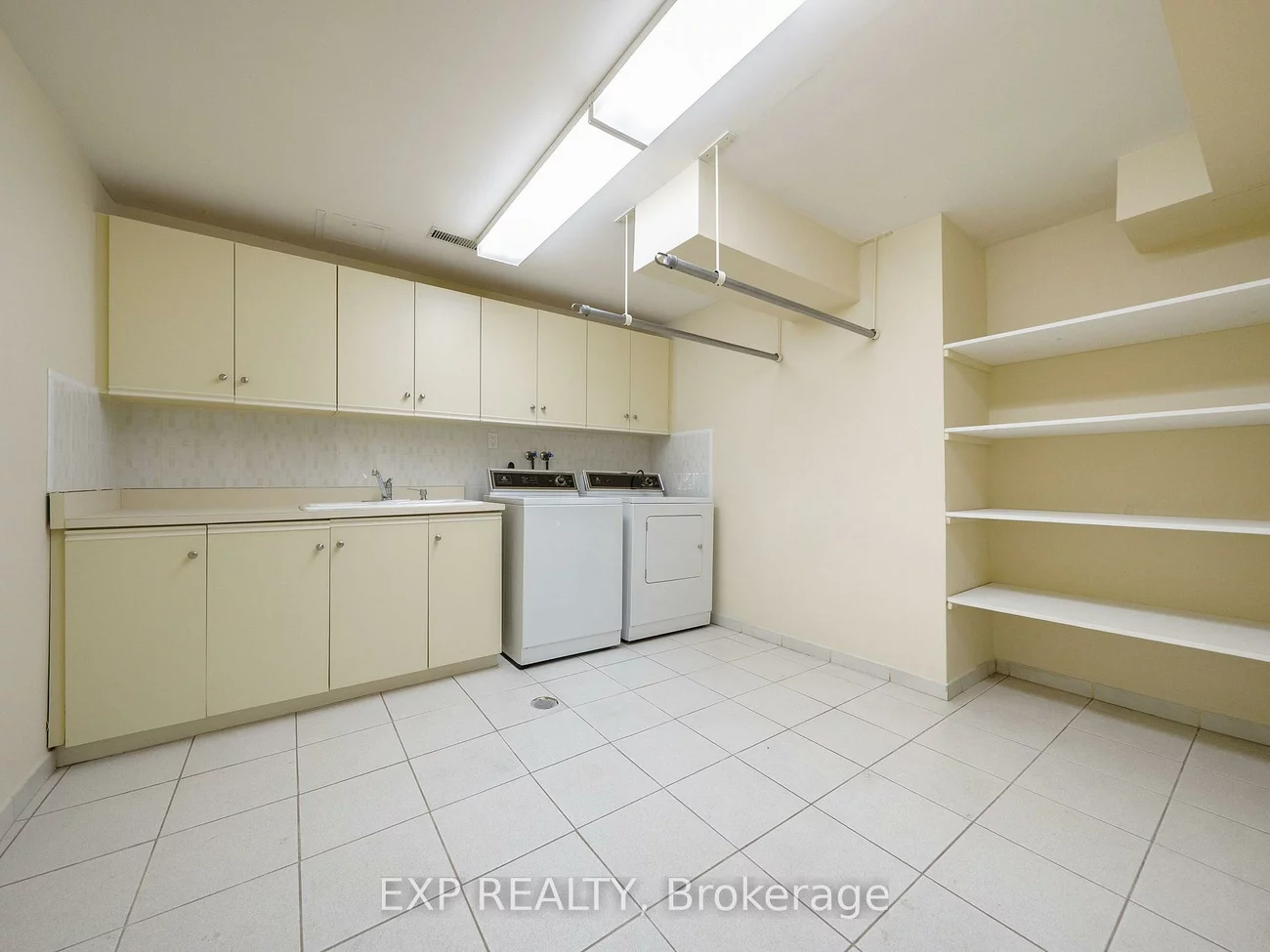 10, Edmund, Bayview Hill, Richmond Hill