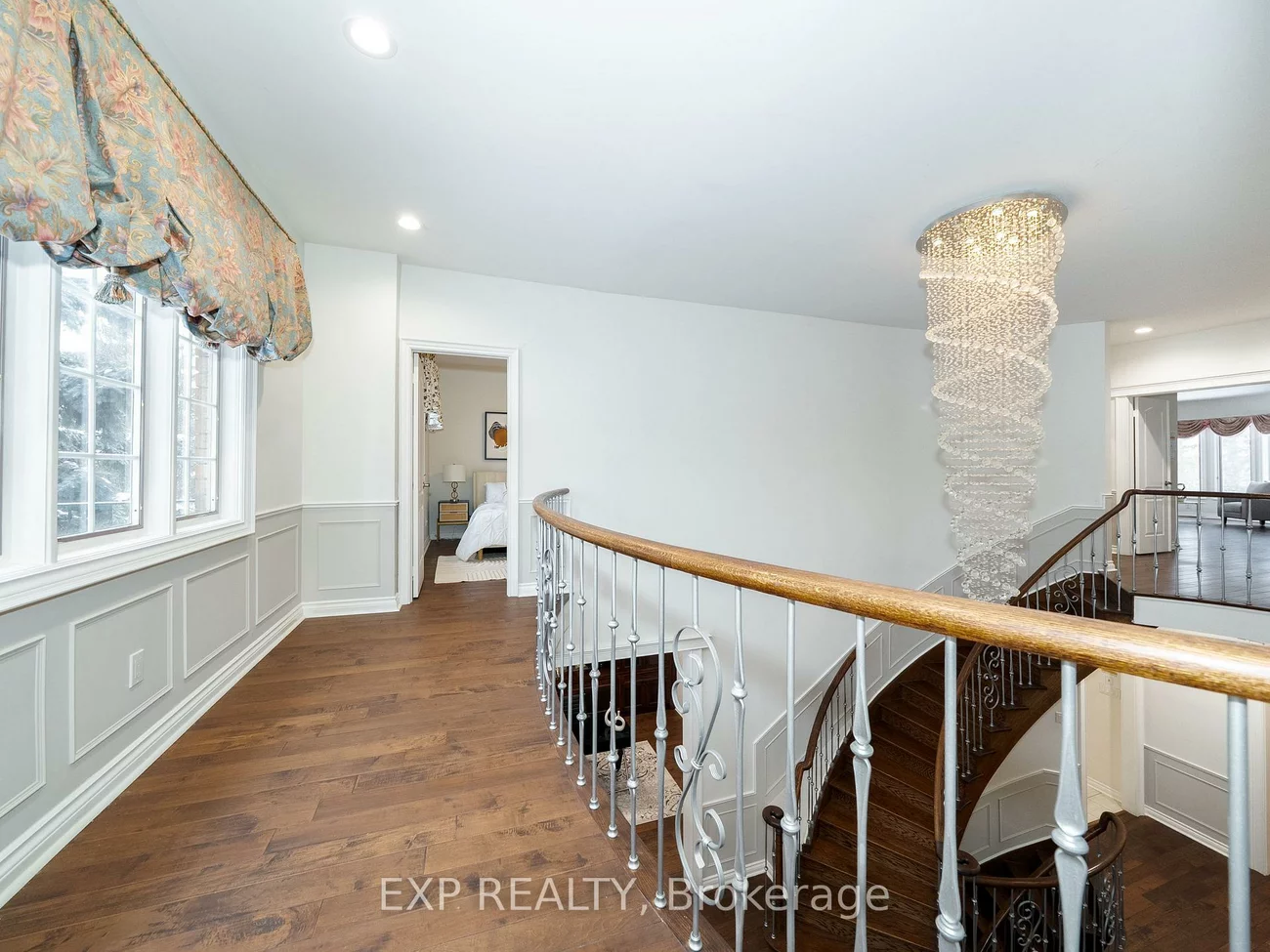 10, Edmund, Bayview Hill, Richmond Hill