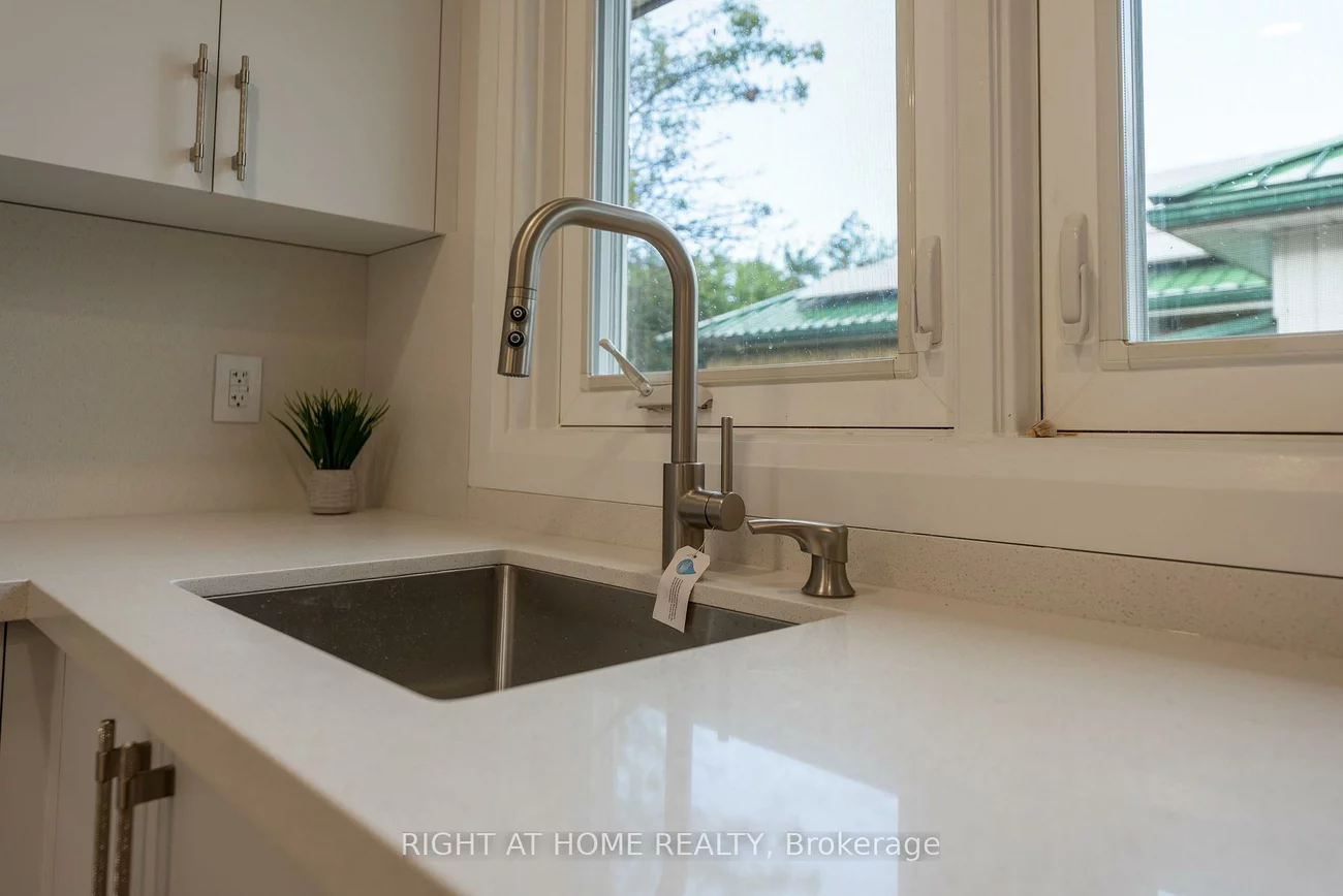 343, Boisdale, Harding, Richmond Hill