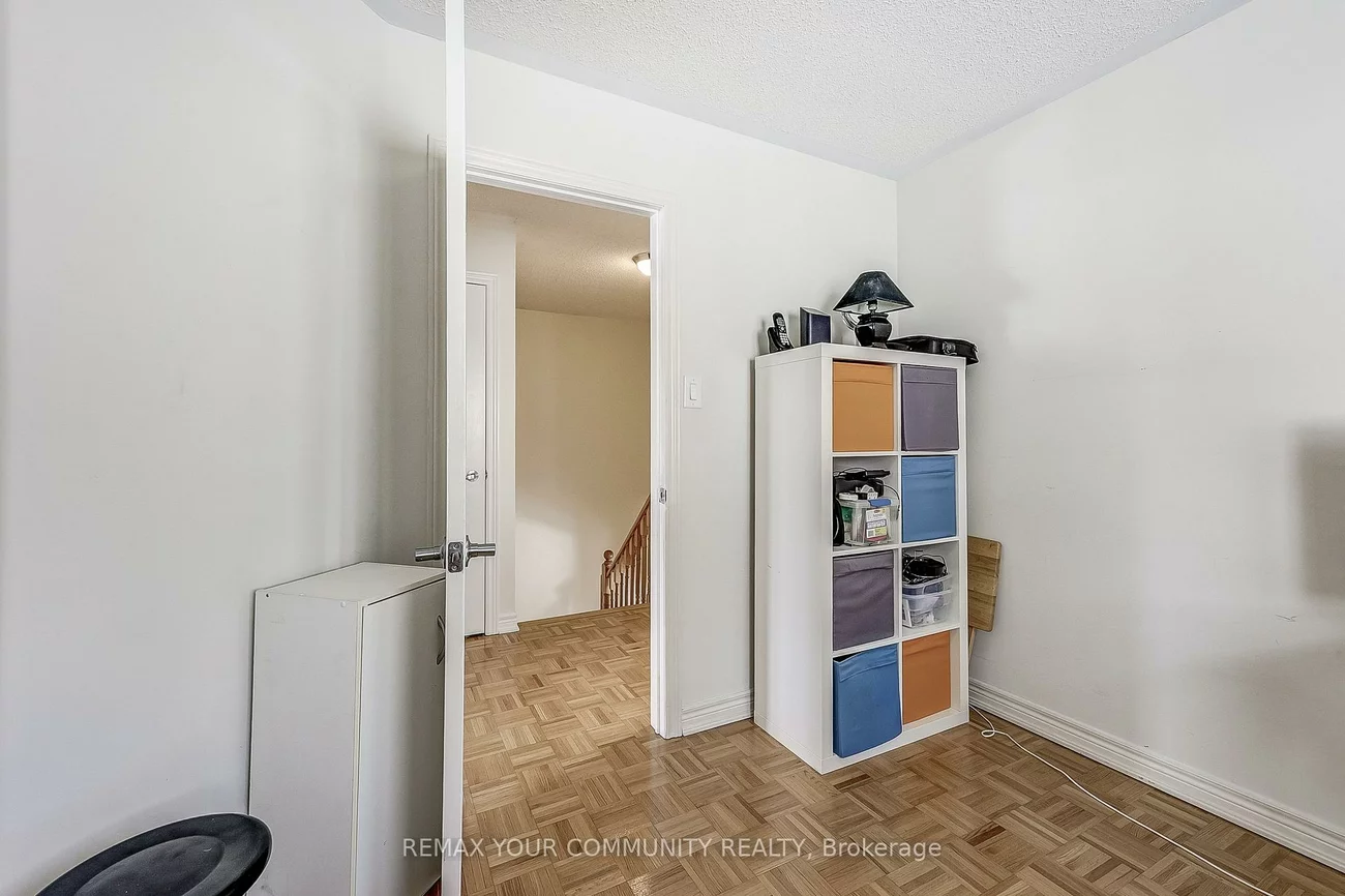 16, Windrow, Jefferson, Richmond Hill