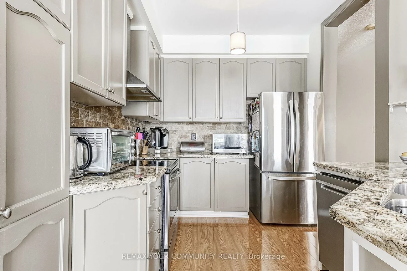 16, Windrow, Jefferson, Richmond Hill