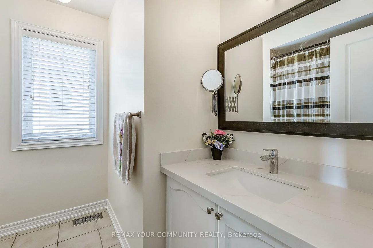 16, Windrow, Jefferson, Richmond Hill