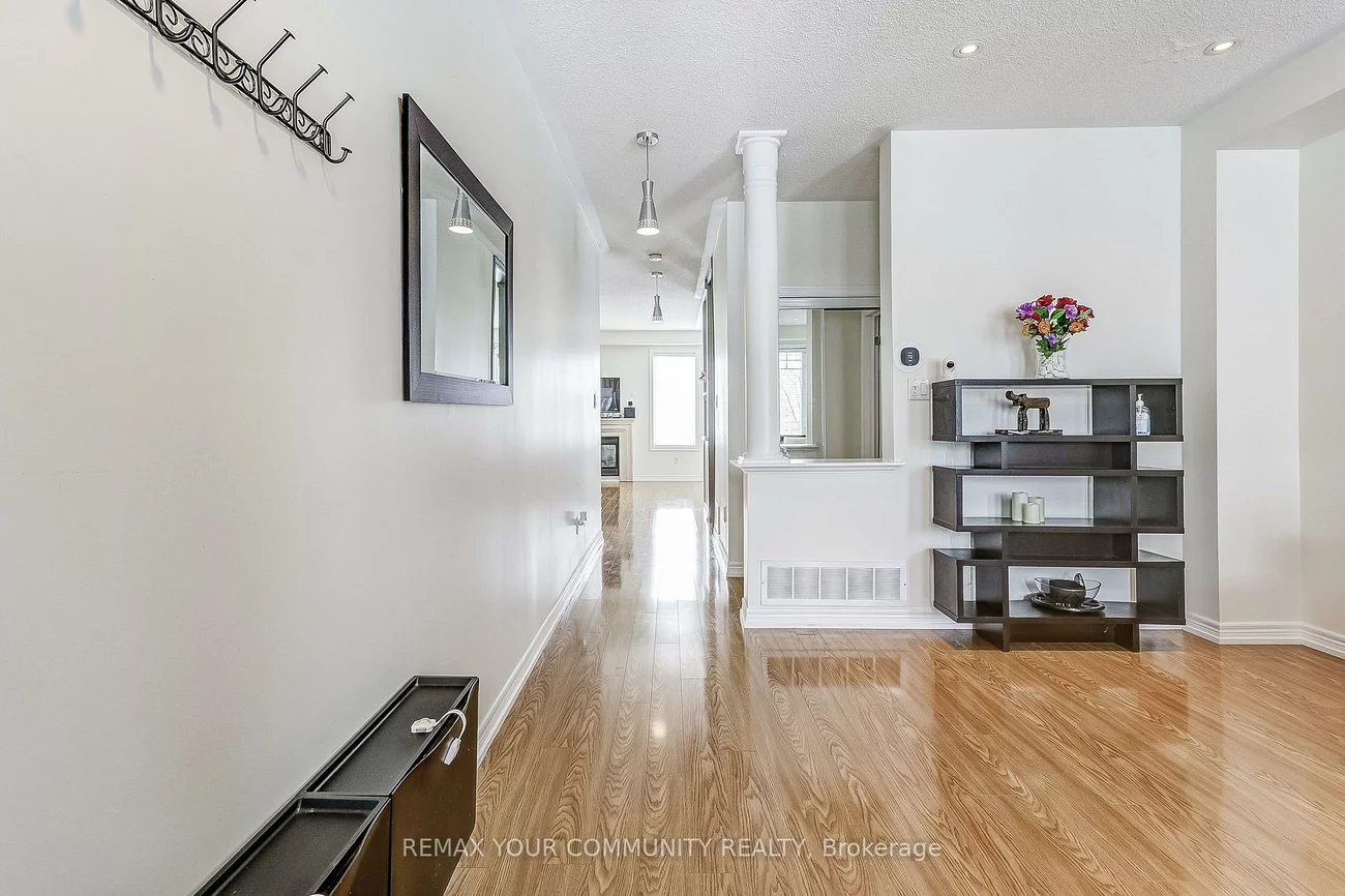 16, Windrow, Jefferson, Richmond Hill