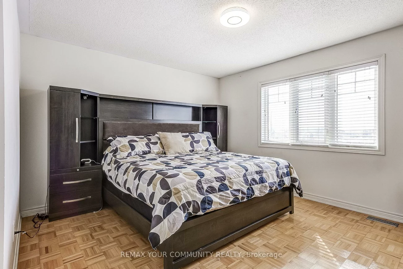 16, Windrow, Jefferson, Richmond Hill