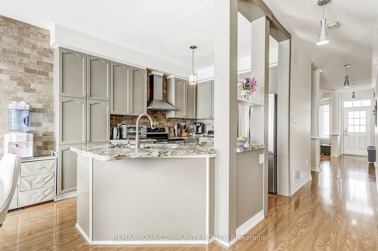 16, Windrow, Jefferson, Richmond Hill