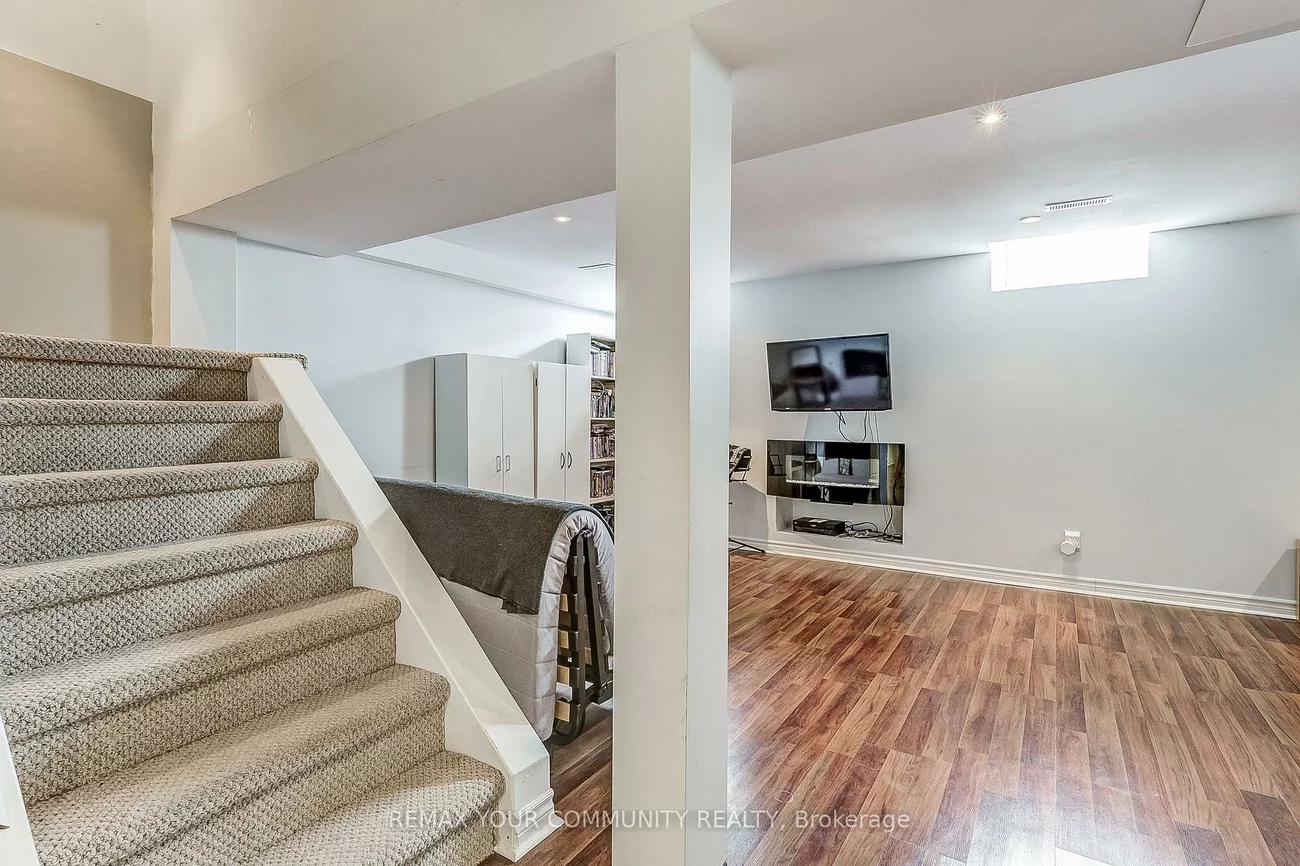 16, Windrow, Jefferson, Richmond Hill