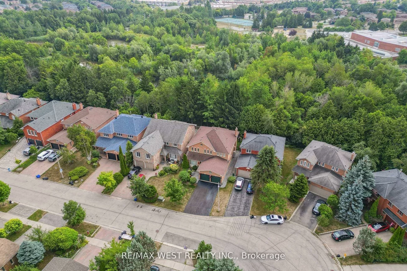 43, Summitcrest, Devonsleigh, Richmond Hill
