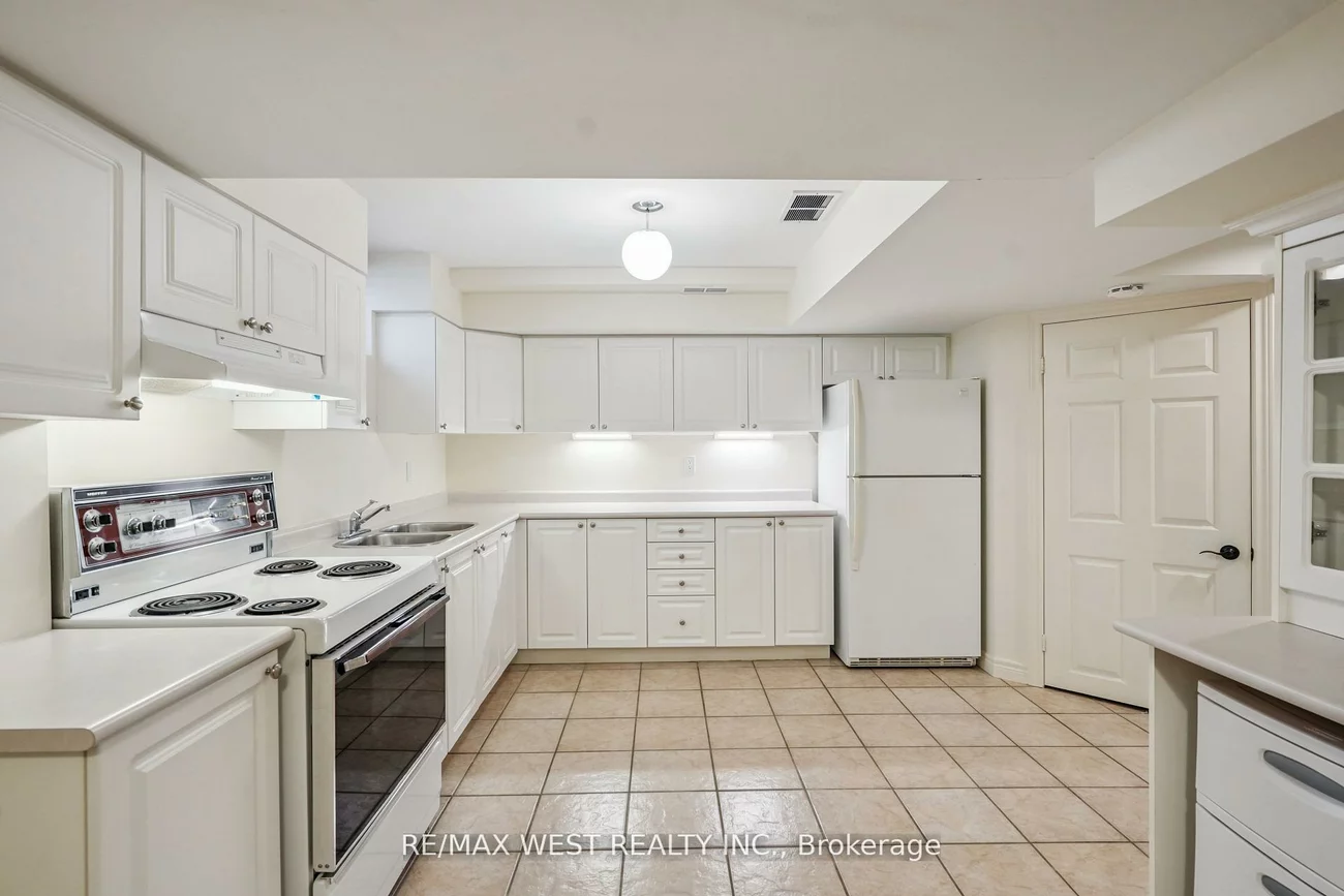 43, Summitcrest, Devonsleigh, Richmond Hill