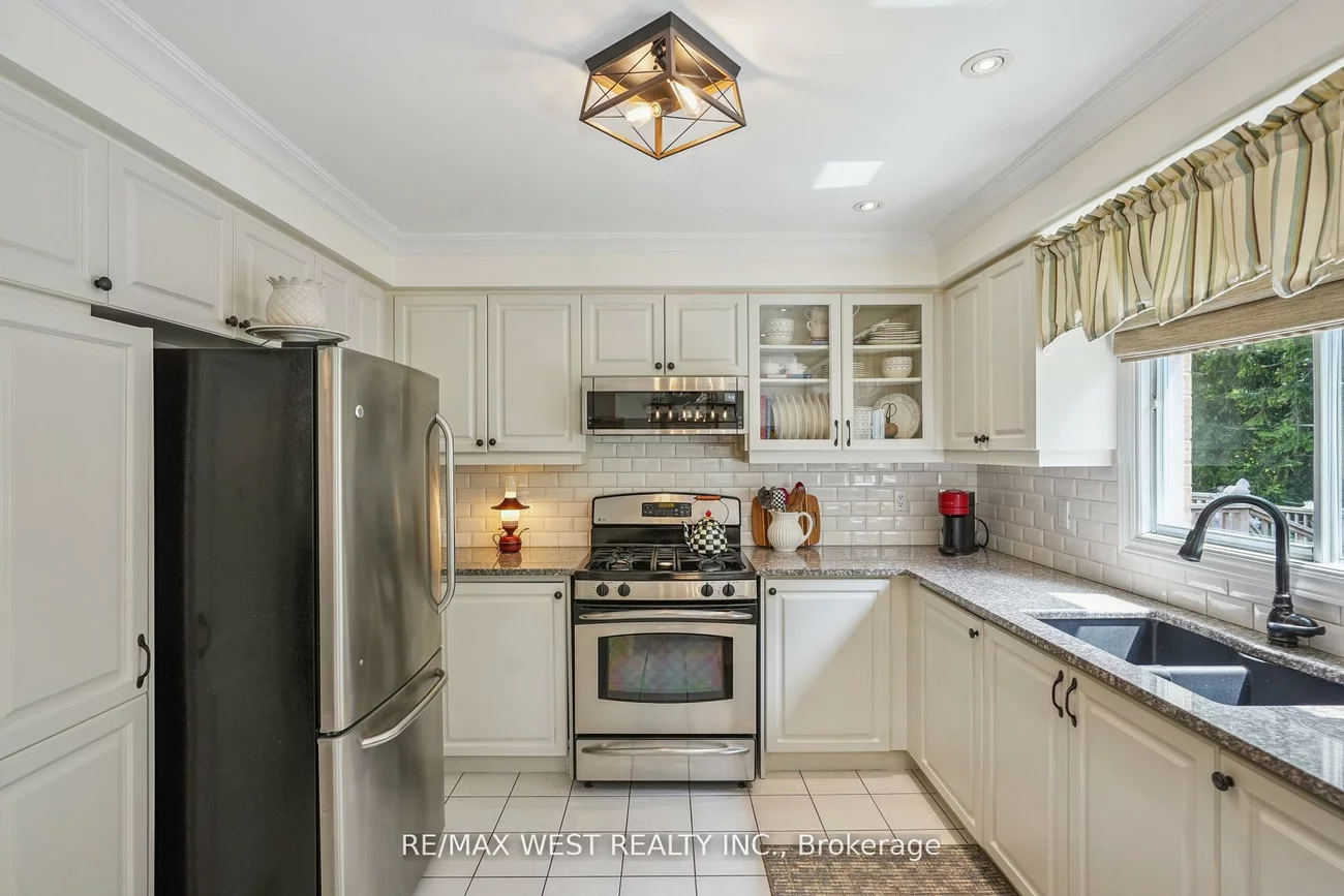 43, Summitcrest, Devonsleigh, Richmond Hill