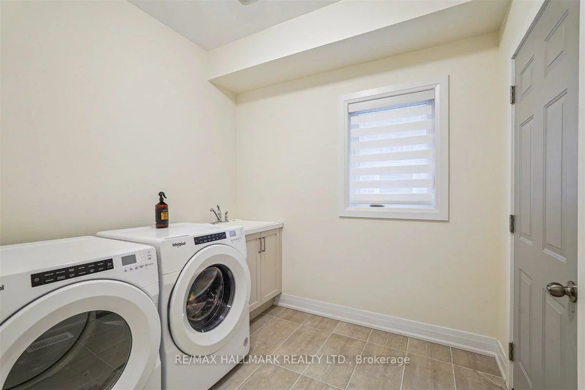 21, La Reine, Oak Ridges, Richmond Hill