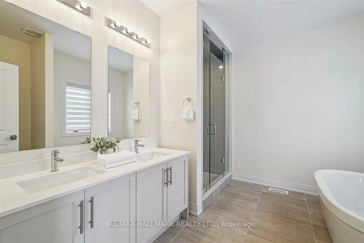 21, La Reine, Oak Ridges, Richmond Hill