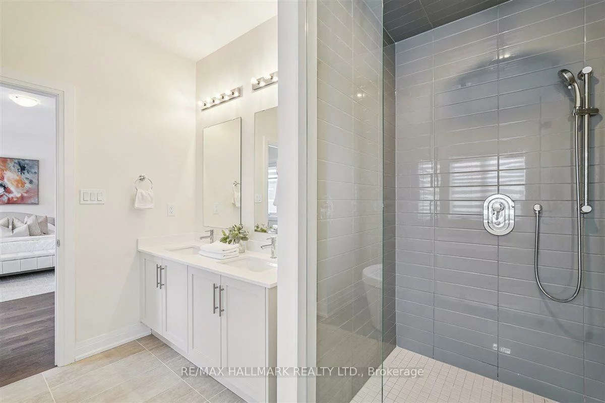 21, La Reine, Oak Ridges, Richmond Hill