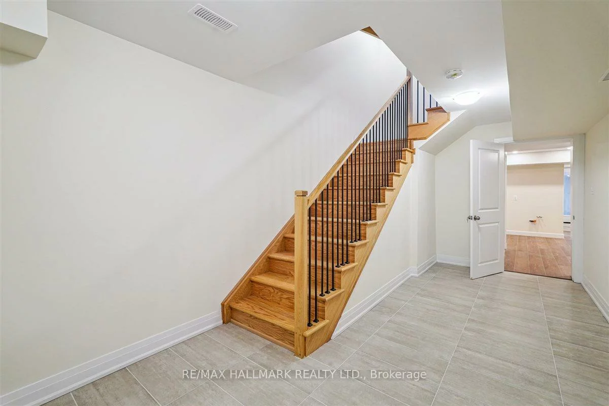 21, La Reine, Oak Ridges, Richmond Hill