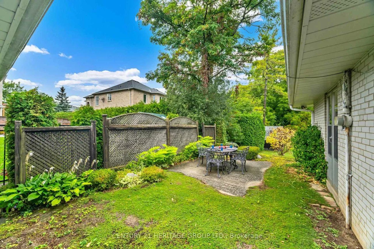 22, Poplar, Oak Ridges, Richmond Hill