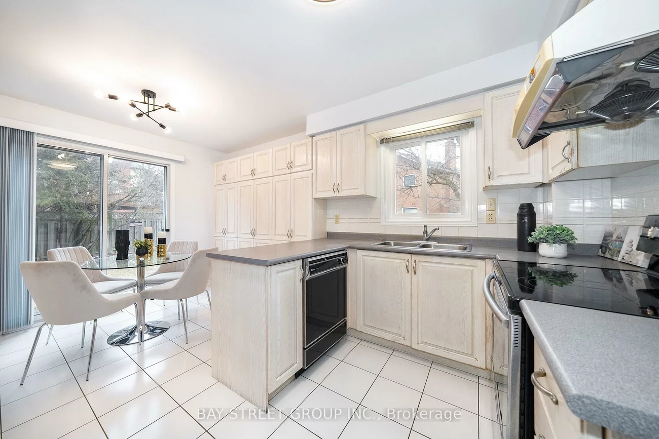 80, Summitcrest, Devonsleigh, Richmond Hill