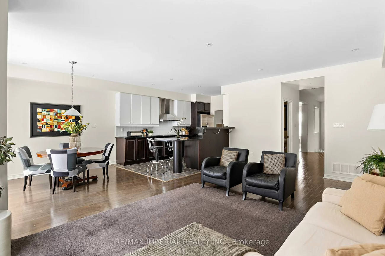 16, Carriage House, Jefferson, Richmond Hill