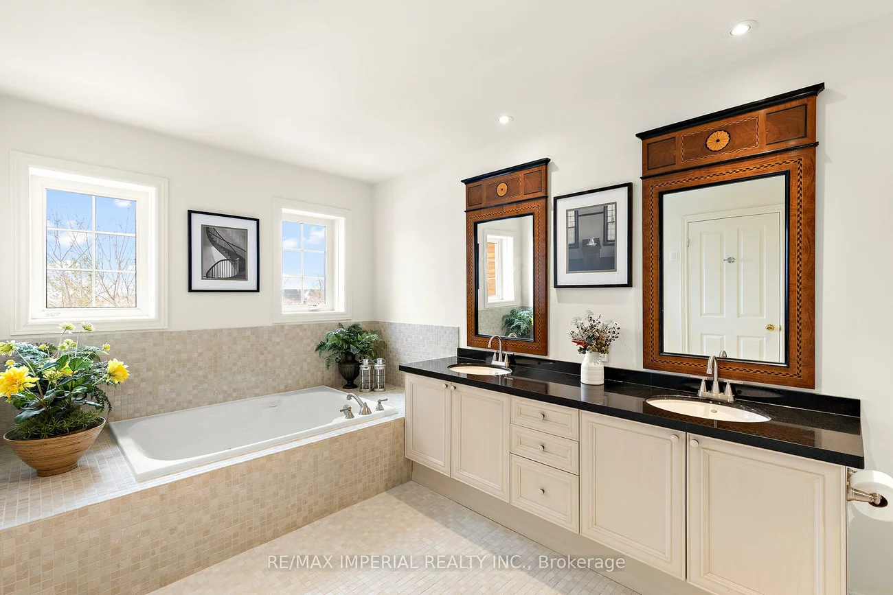 16, Carriage House, Jefferson, Richmond Hill