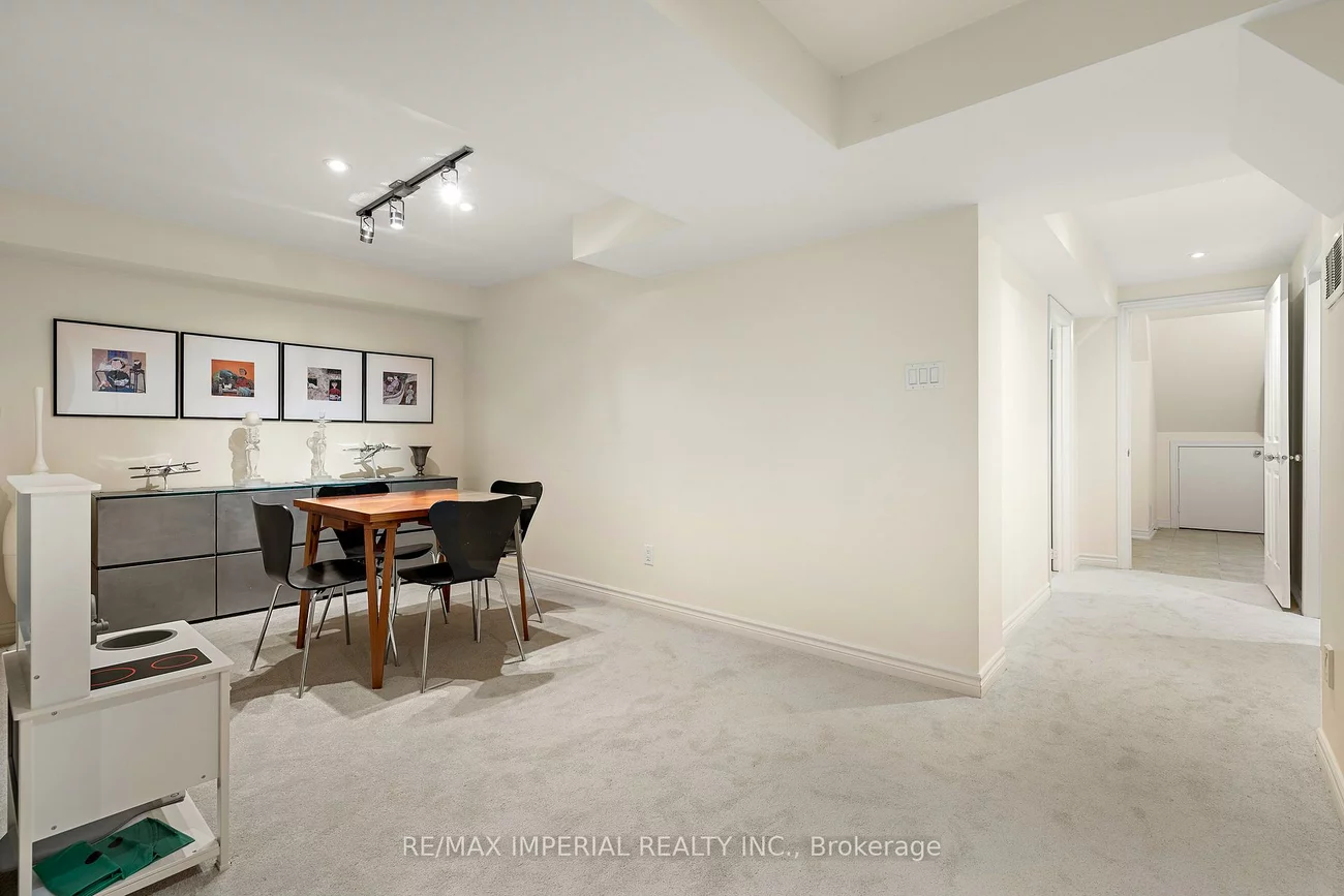 16, Carriage House, Jefferson, Richmond Hill