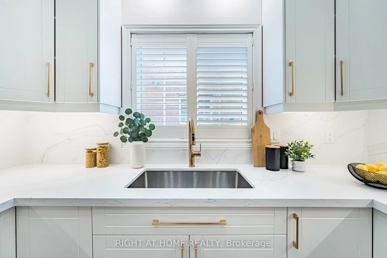 47, Kimono, Rouge Woods, Richmond Hill