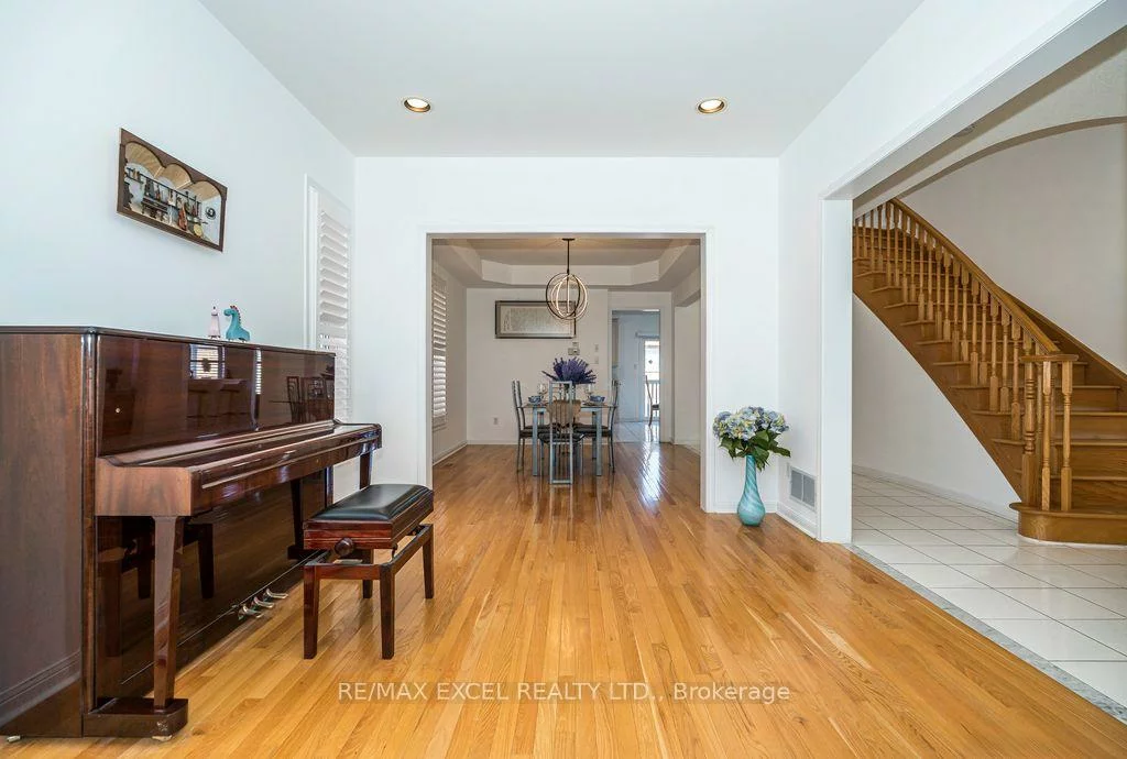 28, Fortune, Rouge Woods, Richmond Hill