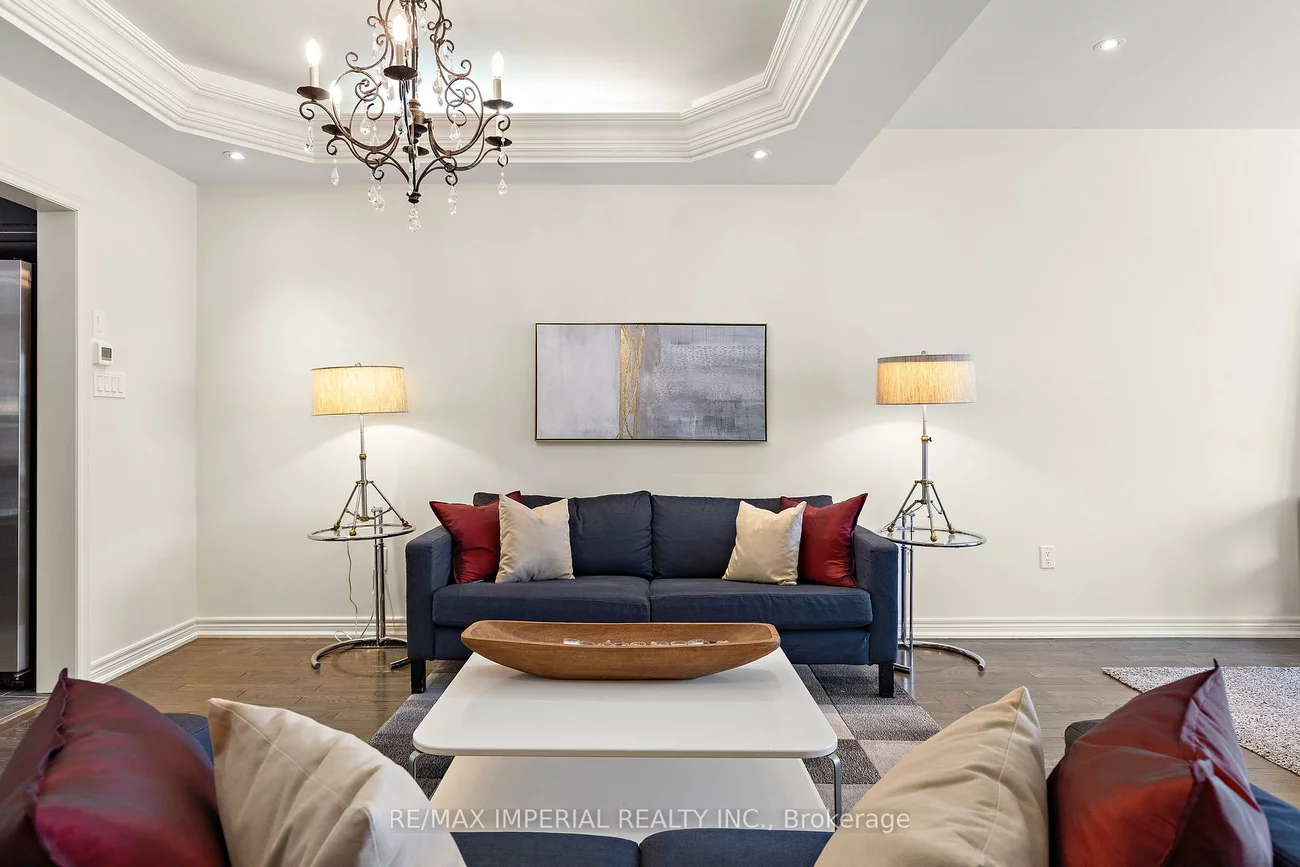 16, Carriage House, Jefferson, Richmond Hill