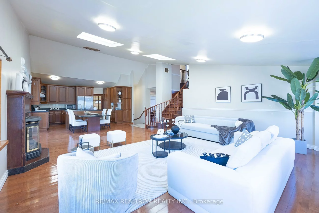 142, Hillsview, Observatory, Richmond Hill