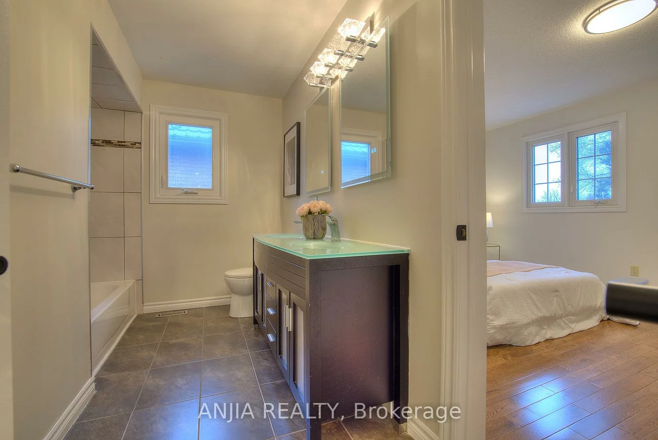 22, Chiltern, Bayview Hill, Richmond Hill