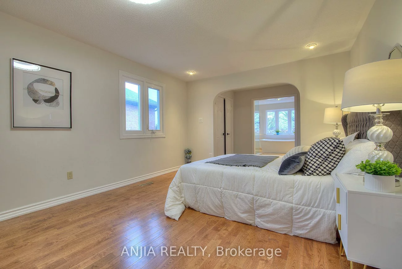 22, Chiltern, Bayview Hill, Richmond Hill