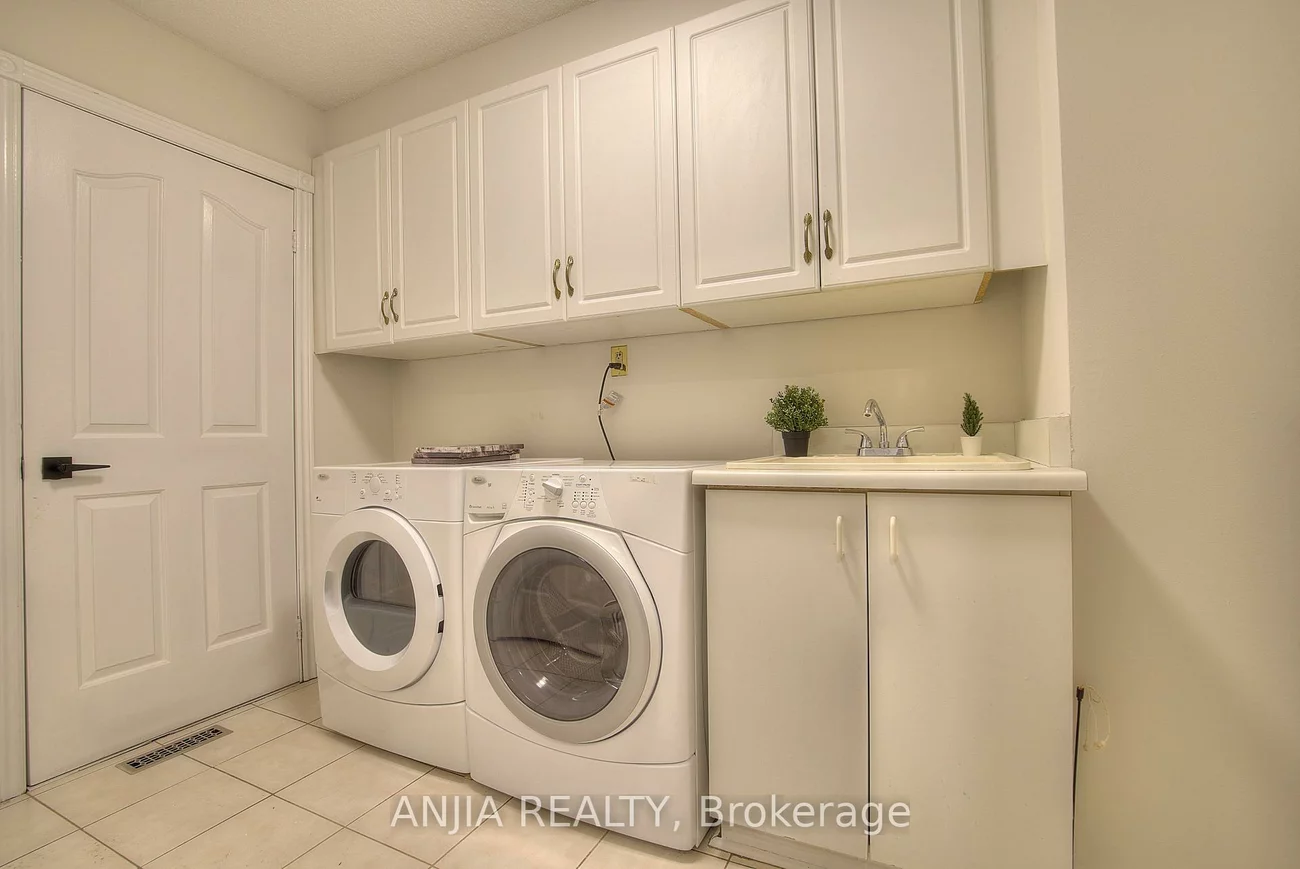22, Chiltern, Bayview Hill, Richmond Hill