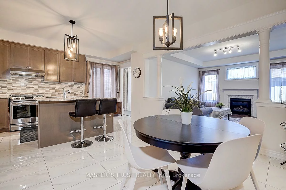 242, Paradelle, Oak Ridges Lake Wilcox, Richmond Hill