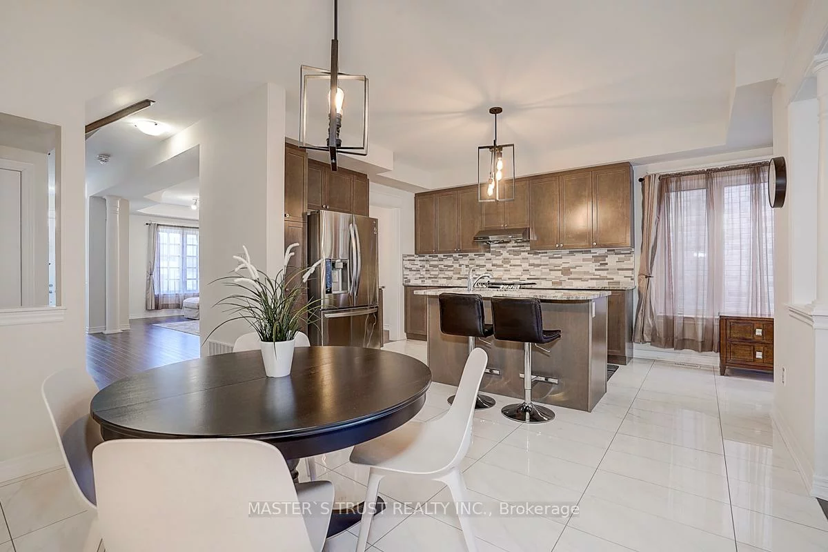 242, Paradelle, Oak Ridges Lake Wilcox, Richmond Hill