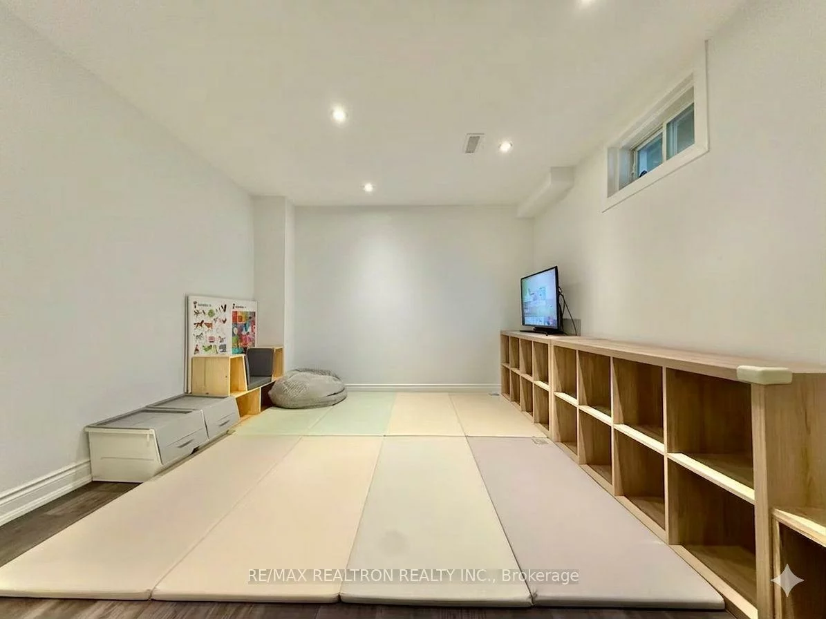 7, Abitibi, Westbrook, Richmond Hill