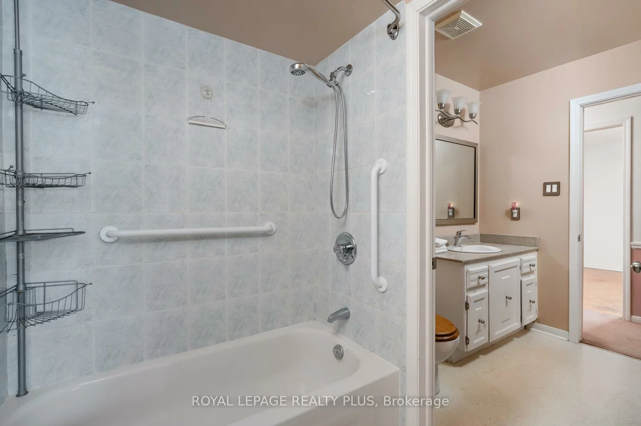 222, Centre, Mill Pond, Richmond Hill