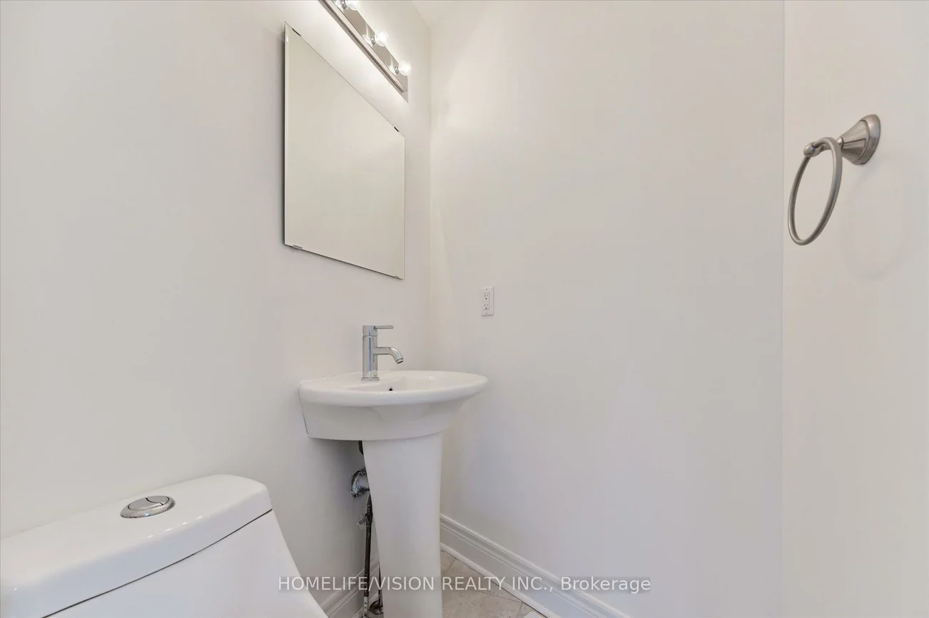 215, 16TH, Langstaff, Richmond Hill
