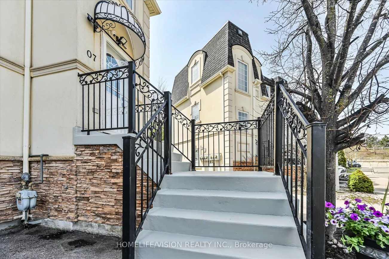215, 16TH, Langstaff, Richmond Hill