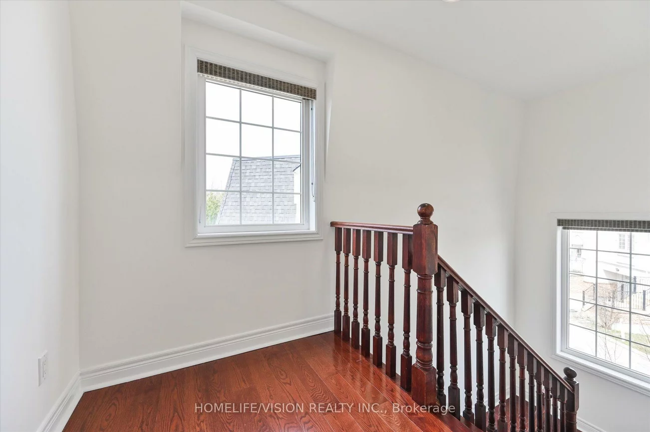 215, 16TH, Langstaff, Richmond Hill