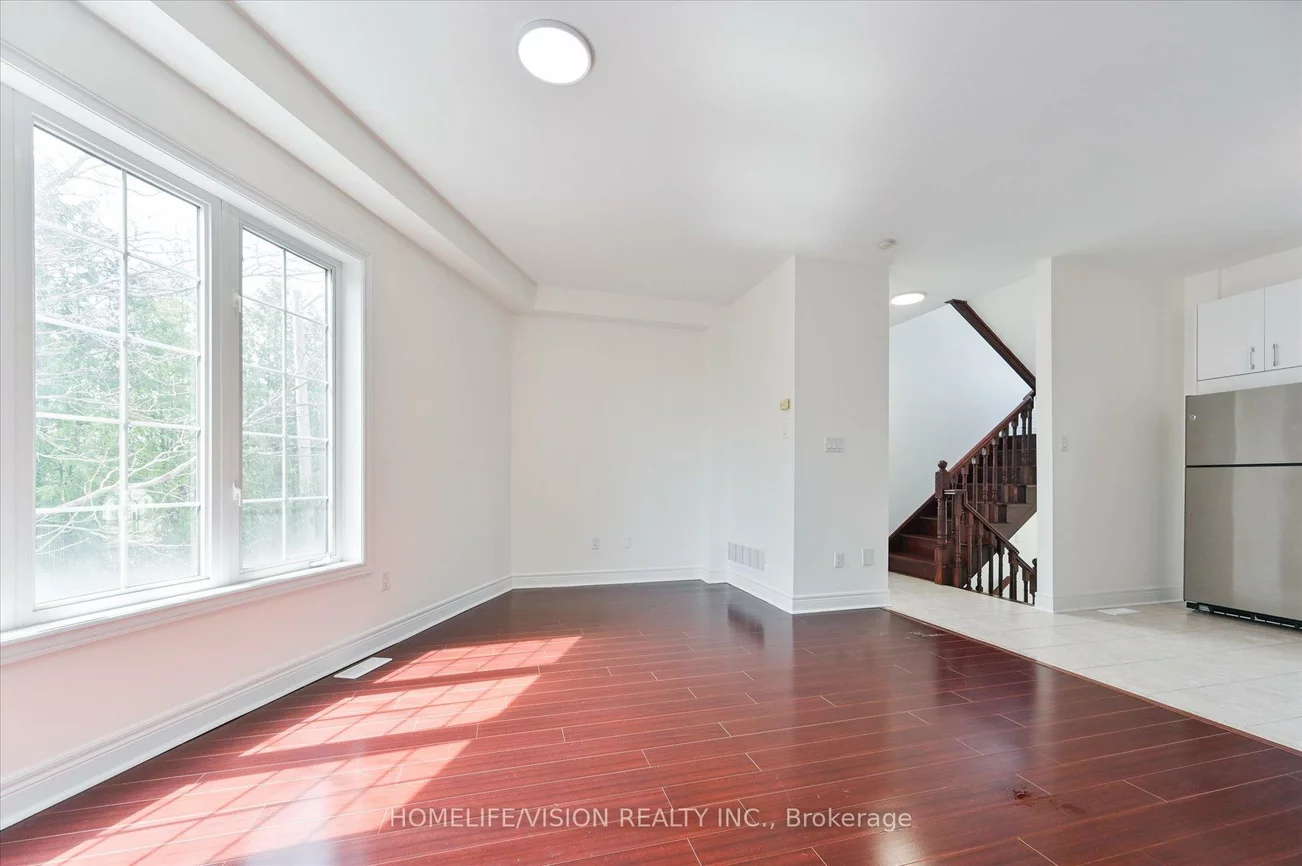 215, 16TH, Langstaff, Richmond Hill