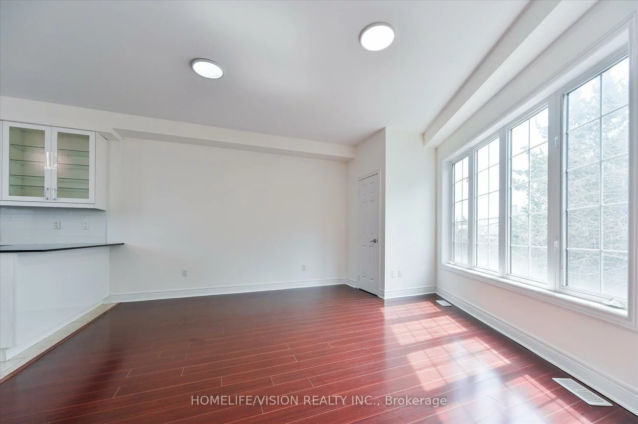215, 16TH, Langstaff, Richmond Hill